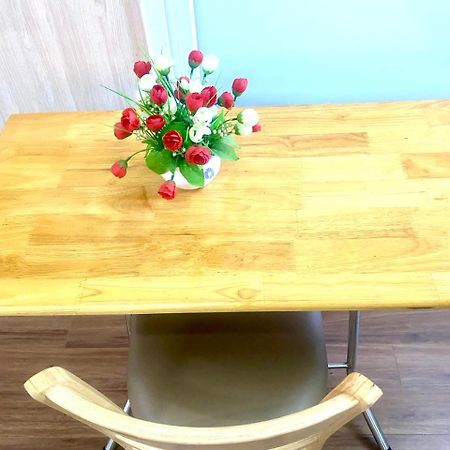 Cozy Homestay With Large Bed, Private Bathroom, Large Balcony Hanoi Exteriör bild