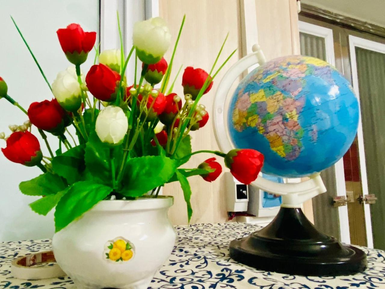 Cozy Homestay With Large Bed, Private Bathroom, Large Balcony Hanoi Exteriör bild