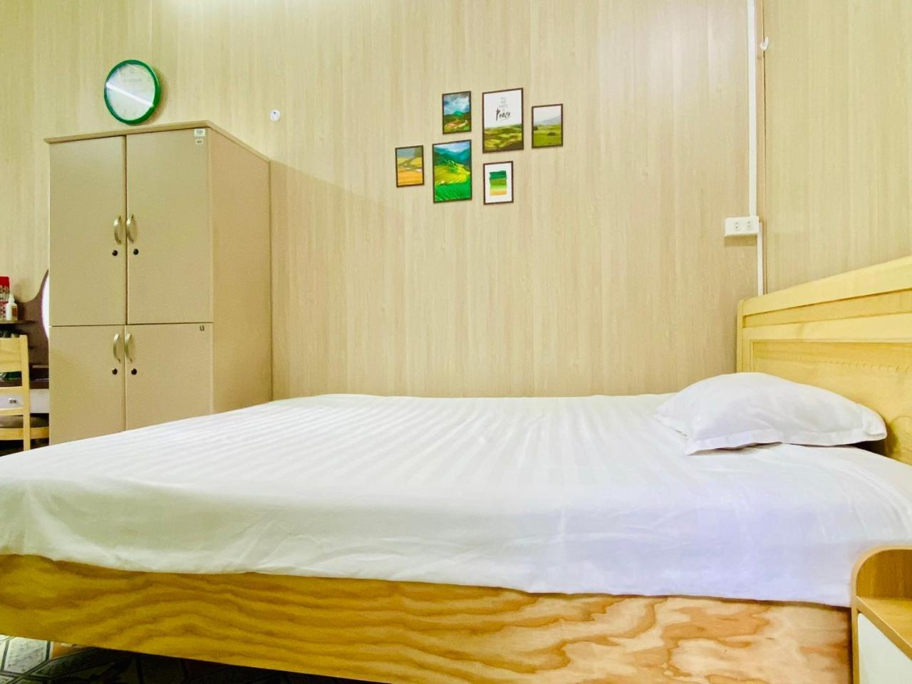 Cozy Homestay With Large Bed, Private Bathroom, Large Balcony Hanoi Exteriör bild