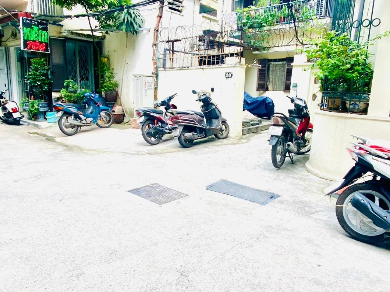 Cozy Homestay With Large Bed, Private Bathroom, Large Balcony Hanoi Exteriör bild