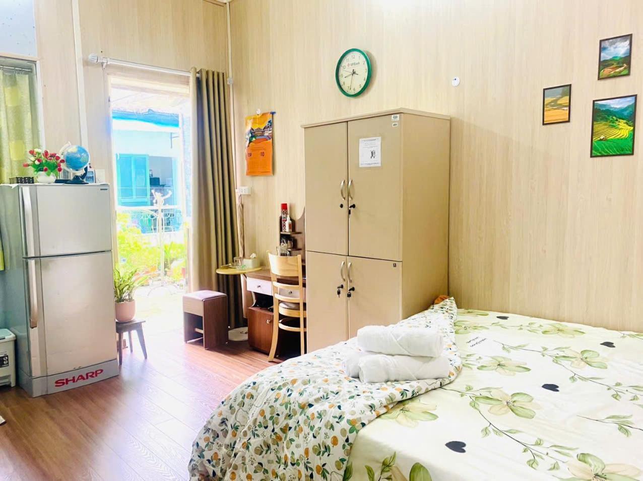 Cozy Homestay With Large Bed, Private Bathroom, Large Balcony Hanoi Exteriör bild