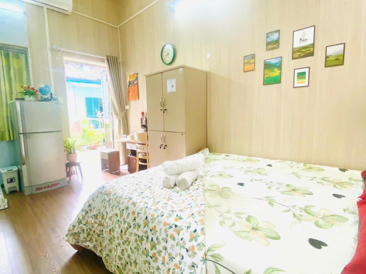 Cozy Homestay With Large Bed, Private Bathroom, Large Balcony Hanoi Exteriör bild